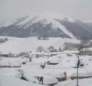 Neve sull'Appennino: ecco come si presentava questa mattina Pescasseroli, in provincia dell'Aquila (Photo courtesy of http://www.pescasserolionline.it)
