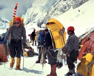 Jim Whittake e la spedizione del 1963 (Photo courtesy of Eddie Bauer - www.climbing.com)