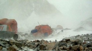 Maltempo sul campo base del GI (Photo polishwinterhimalaism.pl)