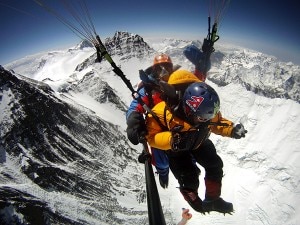 Sano Babu e Lakpa Tsheri in parapendio sull'Everest (Photo Babu -Thseri - Desnivel.com)