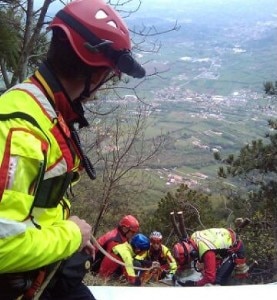 Il salvataggio da parte dei soccorsi (Photo Cnsas Veneto)