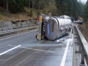 Camion di latte ribaltato (Photo polizia grigionese courtesy rsi.ch)