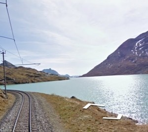 Lago Bianco, vicino al Passo del Bernina, nella visuale di Google Street View (Photo courtesy of www.google.com)