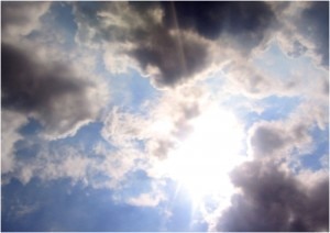 Sole e nuvole (Photo courtesy pellegrinaggi.wordpress.com)