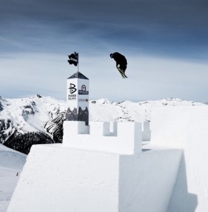 Freeskier prova un salto sulla struttura del Castello (Photo nineknightsski.com)