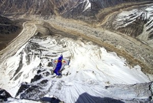 Valery Rozov in base jumping dallo Shivling (Photo Viktor Volodin - Red Bull )