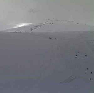 Le piste sulla Geister Spitze nel comprensorio dello Stelvio fotografate questa mattina da una webcam (Photo courtesy of webcam.popso.it)