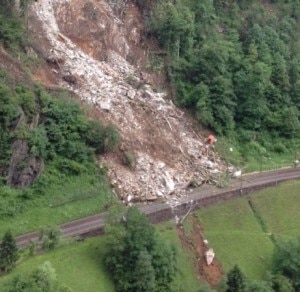 La frana che si è staccata questa mattina (Photo courtesy polizia Uri/Corriere del Ticino)