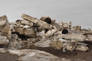 Ghiacci Artici in corso di scioglimento vicino a Barrow in Alaska (Credit National Snow and Ice Data Center  courtesy Chris Polanshenski of CRREL as part of the SIZONET project)