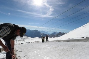 Ghiacciaio dello Zugspitze con la coperta termica (Photo repubblica.it)