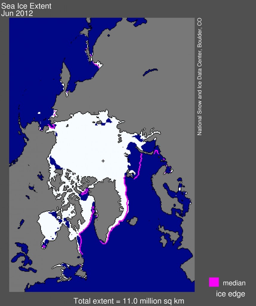 In bianco, l'estensione del ghiaccio marino artico nel giugno 2012 (10,97 milioni di chilometri quadrati). La linea magenta mostra invece l'estensione media di giugno nel periodo 1979-2000. La croce nera indica il Polo Nord geografico. (Credit: National Snow and Ice Data Centre)