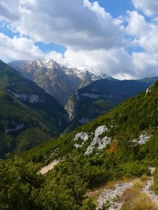 Vallone delle tre grotte (Photo caichieti.it)