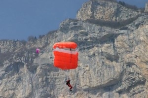 BASE jumper al Monte Brento (Photo courtesy of www.valledeilaghi.it)