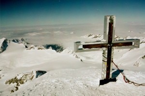 La croce sulla cima del Grossvenediger prima della rimozione (Photo courtesy of www.summitpost.org)