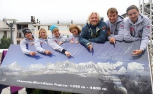 Richard Branson, in giacca blu, e i fondatori di Big Change a Chamonix (Photo courtesy of  www.virgin.com/richard-branson/blog)