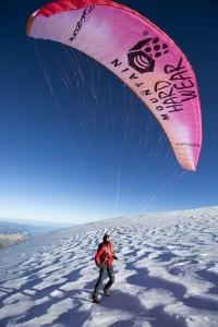 Ueli steck in parapendio (photo Markus Zimmermann courtesy www.uelisteck.com)