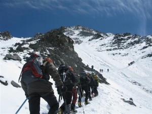 Un tratto della normale francese nei pressi del famoso Couloir du Goûter (Photo courtesy of DL/Archives Greg YETCHMENIZA/www.ledauphine.com)