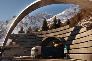 L'ingresso italiano del Tunnel del Monte Bianco (Photo courtesy of le-transport-et-moi.wk-transport-logistique.fr/)