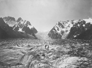 Due uomini sul ghiacciaio del Karakorum (Photo Vittorio_Sella  courtesy panopticongallery.com)