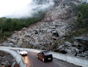 Frana sulla 36 dello Spluga (Foto courtesy La Provincia di Lecco - Domiziano Lisignoli)