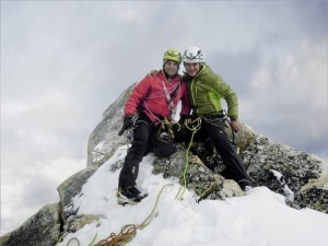 Schaeli e Gietl in cima all'Arwa Spire (Photo Frank Kretschmann www.funst-projects.de)