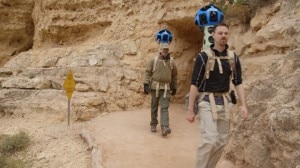 Due inviati di Google nel Grand Canyon con indosso i Trekkers (Photo courtesy of google-latlong.blogspot.it)