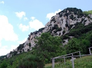 Le pendici del Monte Igno nella zona di Gelagna Alta (Photo courtesy of www.comune.serravalledichienti.mc.it)