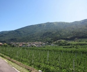 Stravino, frazione di Cavedine situata ai piedi del Monte Bondone (Photo courtesy of www.valledeilaghi.it)