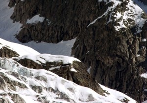 L'oggetto non identificato sarebbe caduto sul Ghiacciaio delle Grandes Jorasses, nella zona del Rifugio Gabriele Boccalatte e Mario Piolti (Photo courtesy of www.summitpost.org)