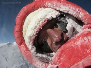 Adam Bielecki in cima al Gasherbrum I in invernale senza ossigeno (Photo polishwinterhimalaism.pl)