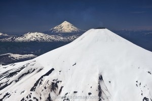 Villarica e Quetrupillan (Photo courtesy atacamaphoto.com)