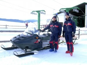 Carabinieri durante le operazioni di sorveglianza sulle piste da sci (Photo courtesy of www.ilgiornaledivicenza.it)