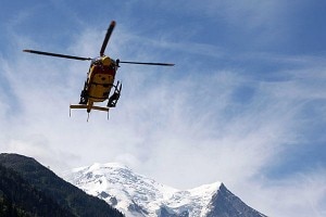 Elisoccorso sorvola le Alpi Francesi (Photo courtesy of AP Photo)