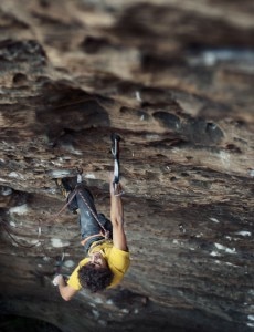 Jacopo Larcher su Fifty words for pump 8c+ (Photo François Lebeau)