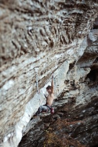 Jacopo Larcher su Omaha beach 8b+ o s (Photo François Lebeau)