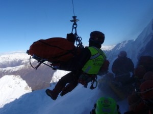 Recupero del 37enne sul Grignone (Photo Soccorso Alpino courtesy valsassinanews.com)