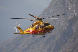 Un elicottero Agusta dei Vigili del Fuoco di Trento (Photo courtesy of www.valledeilaghi.it)