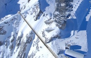 Una foto aerea del ponte durante i collaudi in vista dell'inaugurazione (Photo courtesy of AFP/Getty Images)