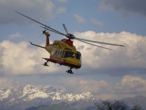 Elicottero del 118 in volo (Photo courtesy of www.naturamediterraneo.com/forum/)