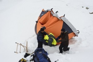 La tenda di Daniele Nardi volata via (Photo www.danielenardi.org)