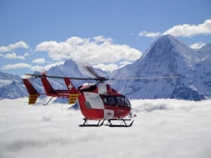 Elicottero della Rega in volo (Photo courtesy of www.rega.ch)