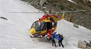 I volontari del Pghm e l'elicottero della Sécurité civile intervengono sul massiccio della Belledonne (Photo courtesy of Pghm)