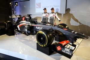 Nico Hulkenberg e Esteban Gutierrez durante la presentazione della nuova Sauber C-32 (Photo courtesy of www.sauber-motorsport.com)