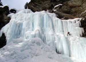 Cascate di ghiaccio della Val Febbraro (Photo courtesy of www.sasl.it)