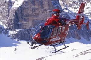 L'Aiut Alpin Dolomites di Bolzano è intervenuto per soccorrere i due feriti (Photo courtesy www.aiut-alpin-dolomites.com)