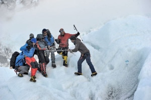 Soccorsi-al-Lhotse-nel-2011-photo-Darío-Rodríguez-courtesy-Desnivel.com-e-Outsideonline.com_-300x199.jpg