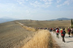 Sulla-via-Francigena-Castiglione-di-Orcia-foto-M-Barlacchi-Photo-www.loscarpone.cai_.it_-300x199.jpg