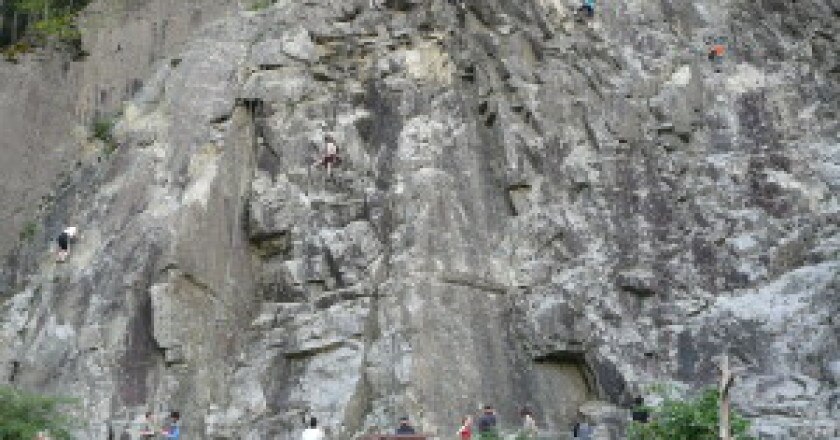 1280px-Palestra_di_roccia_Fortezza-300x225.jpg
