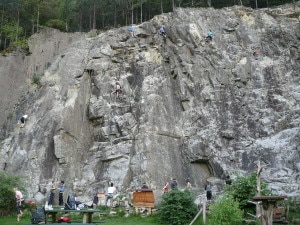 1280px-Palestra_di_roccia_Fortezza-300x225.jpg
