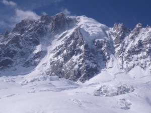 Aiguille-Verte-Couloir-Couturier-photo-courtesy-camptocamp.org_-300x225.jpg
